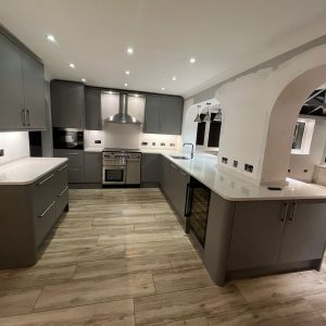 Grey kitchen with range cooker and white worktops β kitchens by Fen Developments